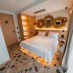 מלון Casa Colore Boutique House *